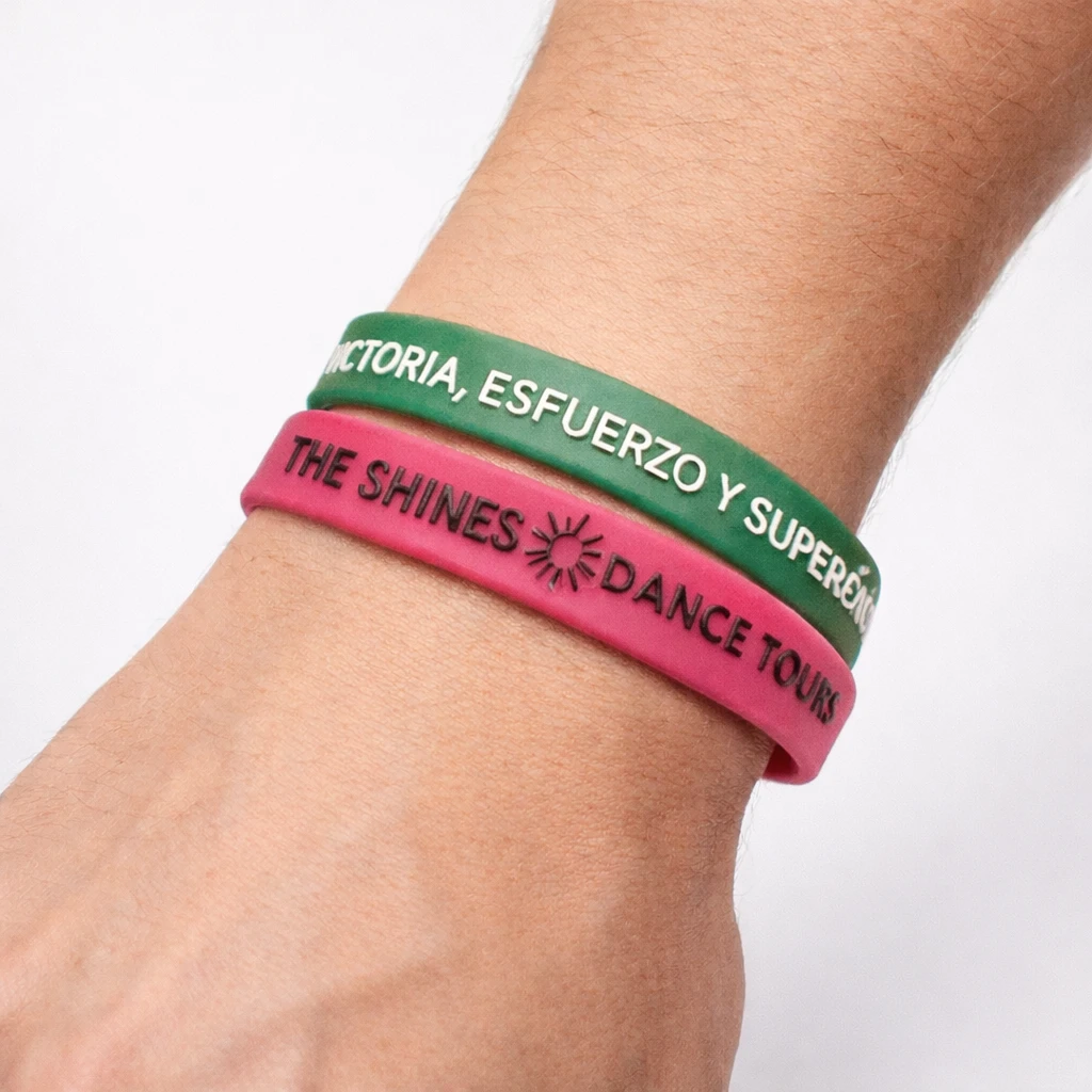 Pulseras de silicona personalizadas sobre relieve a color - Vista 3